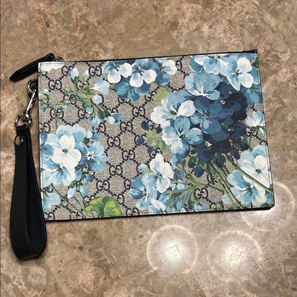 💯% Authentic Gucci Blue Floral Clutch - Picture 2 of 3
